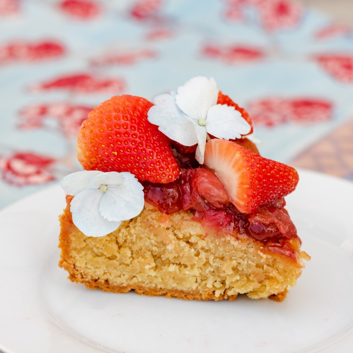 Pasolivo's Strawberry Olive Oil Cake Recipe 