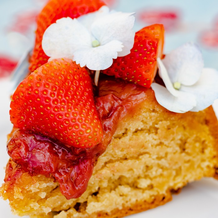 Pasolivo's Strawberry Olive Oil Cake Recipe 